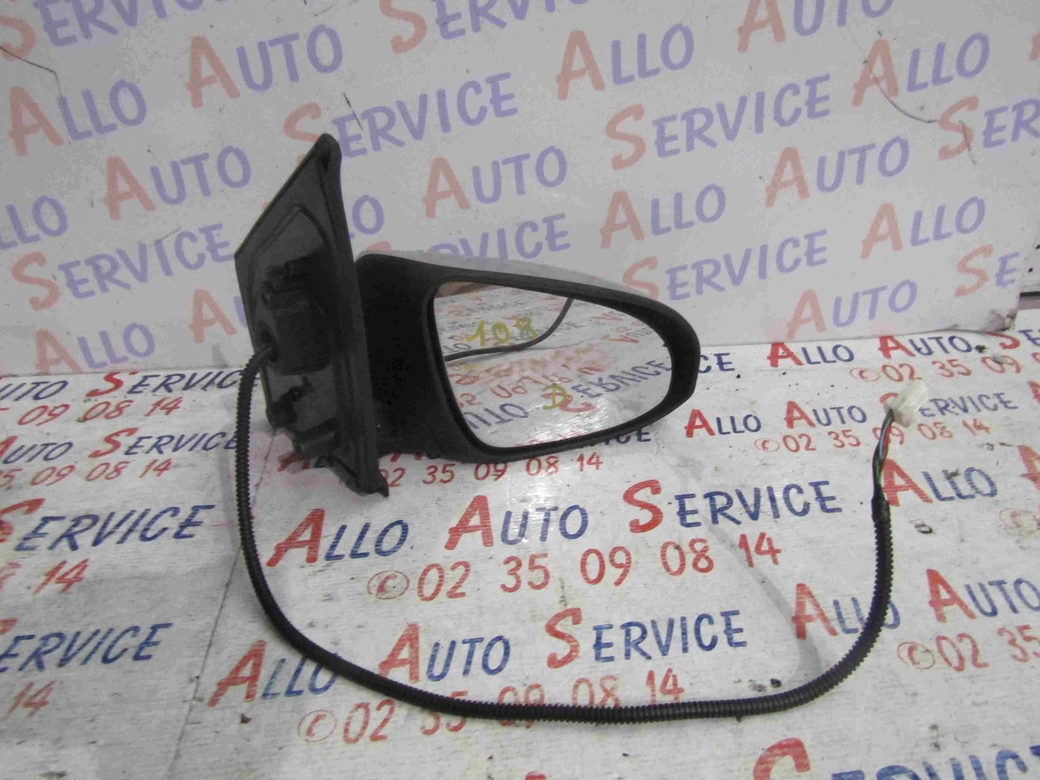 Retro Electrique Droit
PEUGEOT 108 1

11.2016
Couleur: Gris Clair

Frais de port sur devis

