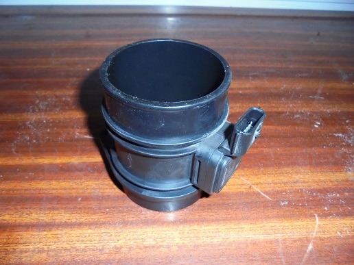 Debitmetre Air 
RENAULT Espace 2 2.0 DCI 150CV 16V
An 12.2005 - 09.2006

Siemens VDO
8200280657


