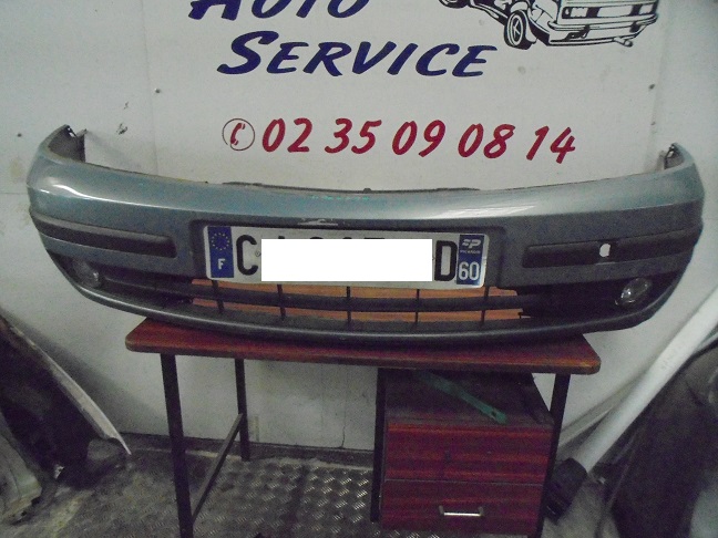 Pare Choc Av 
RENAULT Laguna 2 phase 1
An 11.2000 - 03.2005

Légères traces frottements
Frais de Port sur devis