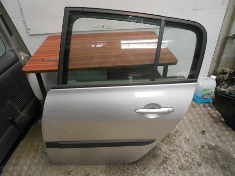 Porte AR Gauche
RENAULT Megane 2
An 09.2002 - 12.2005

 Vendue nue
 Frais de Port sur devis