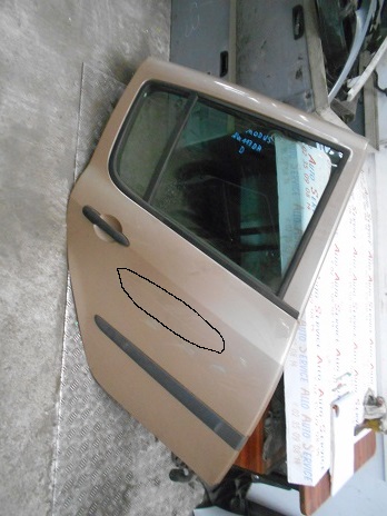 Porte AR Droit
RENAULT Modus Phase 1
An : 09.2004 / 12.2007

Légère rayure sur le milieux de porte voir photo

Frais de Port sur devis