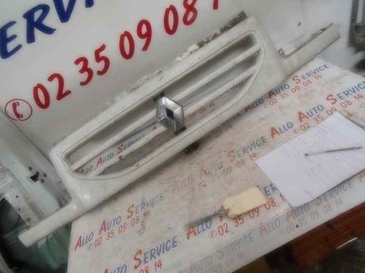 Calandre 
RENAULT Mascott
An 04.09.2001

Frais de Port sur devis