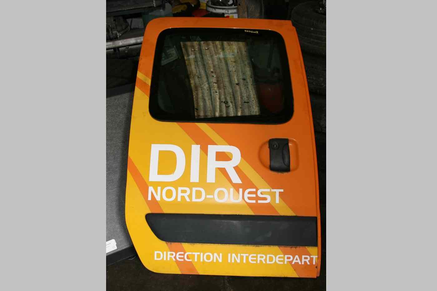 Porte Laterale Droit RENAULT Kangoo 1 PHASE 1


Frais de Port sur devis