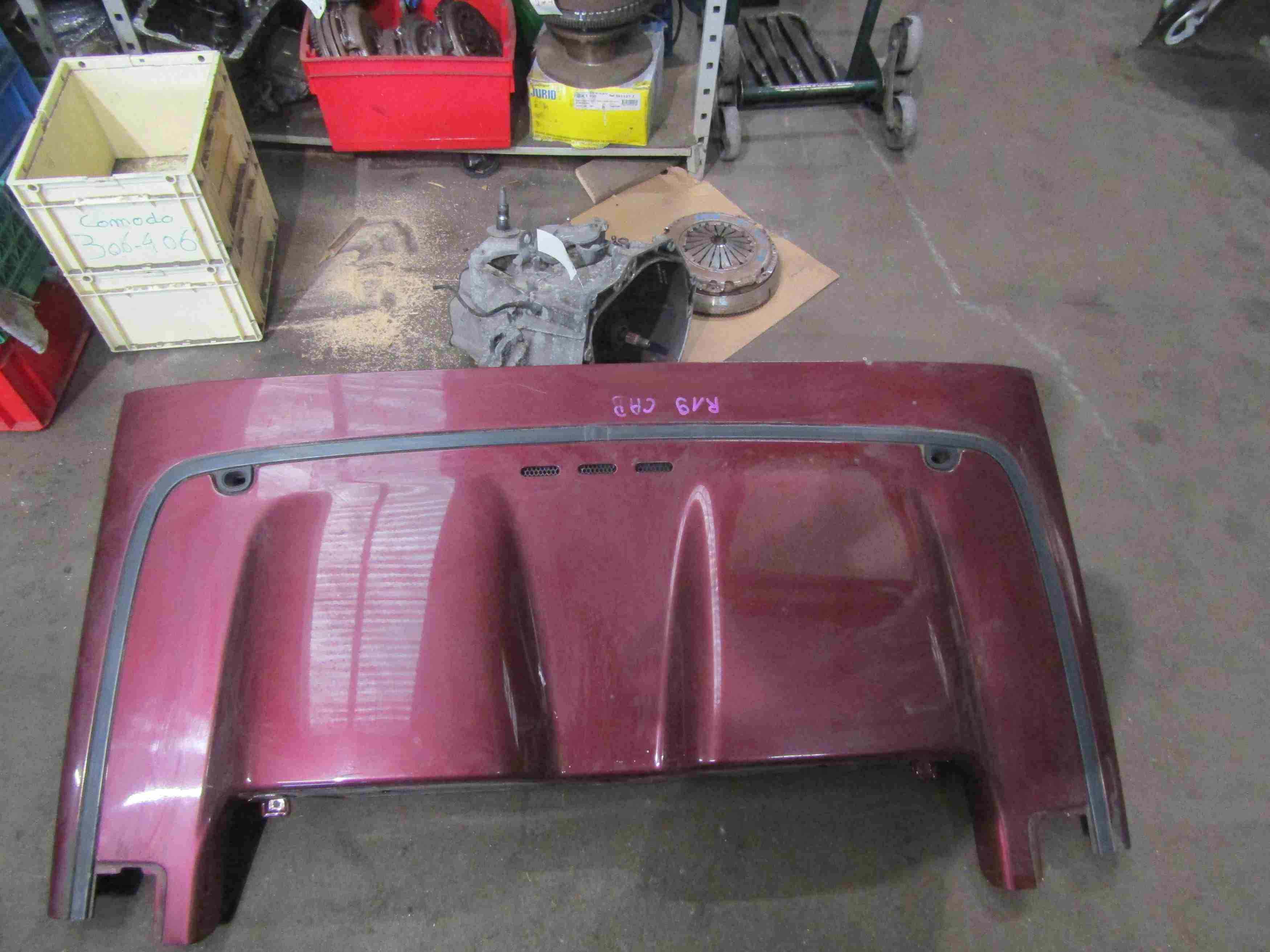 Malle 
RENAULT R19 Phase 1 cabriolet

Couleur: Rouge Bordeaux
07.1992


Frais de Port sur devis