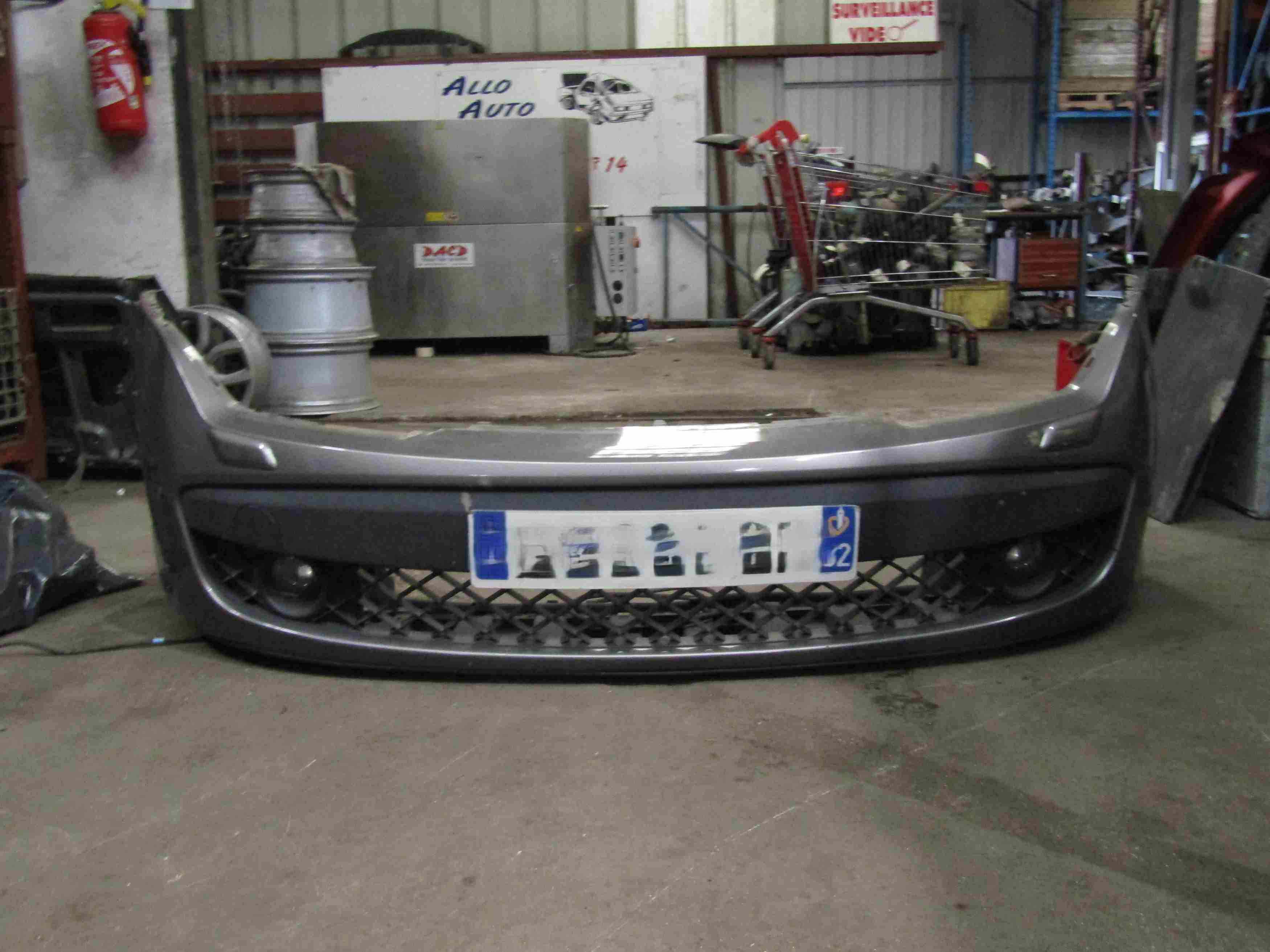 Pare Choc Av 
RENAULT Laguna 3 Phase 1 1.5 dci 110 cv 

Couleur: Gris Foncé
04.2009

Frais de Port sur devis