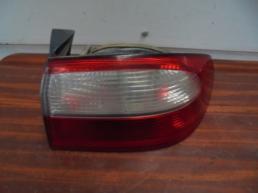 Feu Arriere Droit
RENAULT Laguna 2 
An 11.2000 - 03.2005 