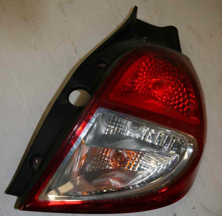Feu Arriere Droit RENAULT Clio 3 phase 2
03/2010

Très bon état