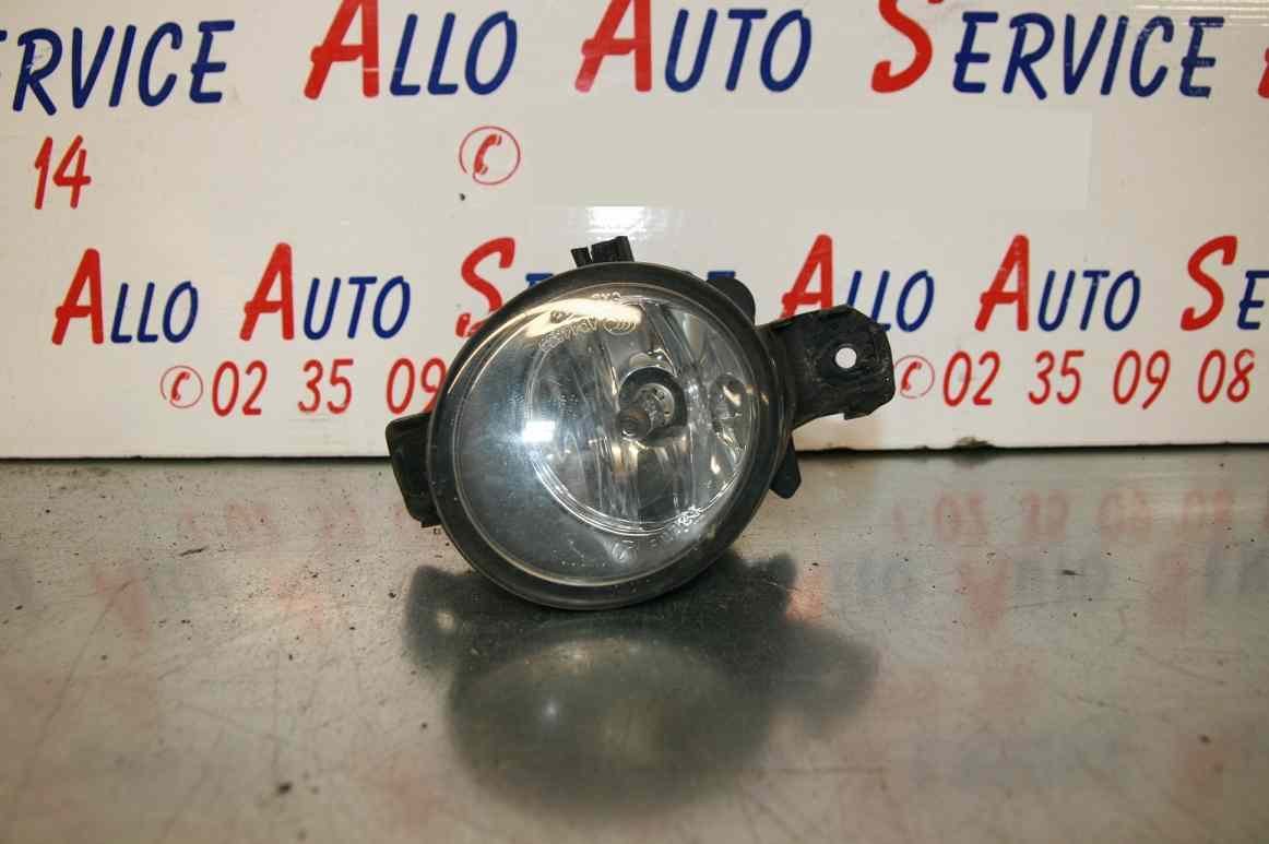 Feu Antibrouillard Droit
RENAULT Clio 3 phase 1

02.2008
