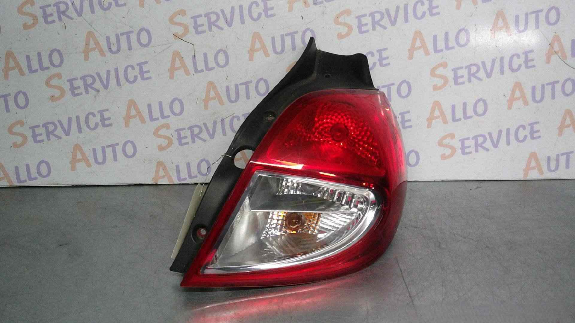 Feu Arriere Droit RENAULT Clio 3 PHASE 2 

MILLESIME 10/2011
