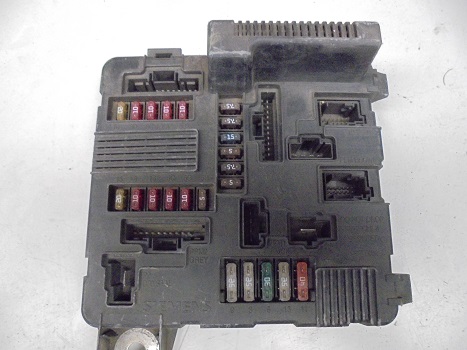 Boitier fusibles 
RENAULT Megane 2 - 1.5 DCI
An 09.2002 - 12.2005

Siemens UCP X84 N3
S118399300
8200306033