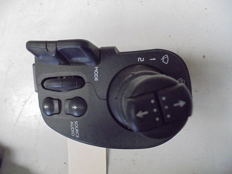 Commodo essuie glaces...
RENAULT Kangoo 
An 2008

Réf : 88103005 198

