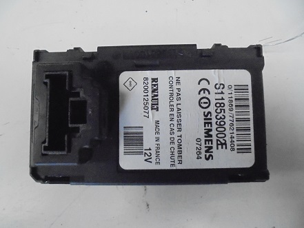 Lecteur de carte 
RENAULT Scenic 2
An 03.2004 - 09.2006 

Siemens 
S118539002E
8200125077

