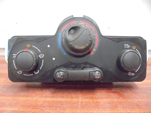 Commande de chauffage 
RENAULT Clio 3
An 09.2005 - 03.2009 

Valéo 030967W J77 AC