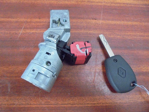 Neiman avec une clé
RENAULT Clio 3 1.5 DCI 70CV 
An 09.2005 - 03.2009 

