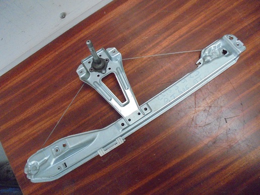 Leve Vitre Ar Gauche
RENAULT Clio 3
An 09.2005 - 03.2009

Réf : 8200291154

