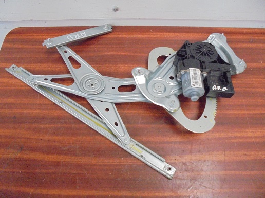 Leve Vitre Ar Gauche
RENAULT Scenic 3
An 04.2009 - 11.2011