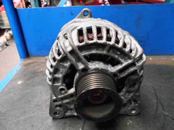 Alternateur 
RENAULT Scenic 3 1.9 DCI 130CV
An 04.2009 - 11.2011

Bosch 0124 525 151
8200660041