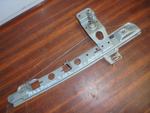 Leve Vitre Ar Droit
RENAULT Megane 2 
An 01.2006 - 06.2009
