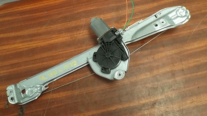 Leve Vitre Ar Droit
RENAULT Clio 3 (5 portes)
An 03.2009 - 12.2014