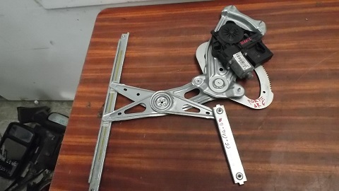 Leve Vitre Ar Gauche
RENAULT Scenic 3 Phase 2
An 12.2011 - 03.013