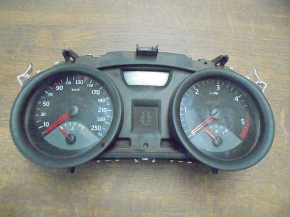 Compteur 
RENAULT Megane 2 1.5 DCI 80CV
An 09.2002 - 12.2005 

Visteon 8200399693
230 000 Km

