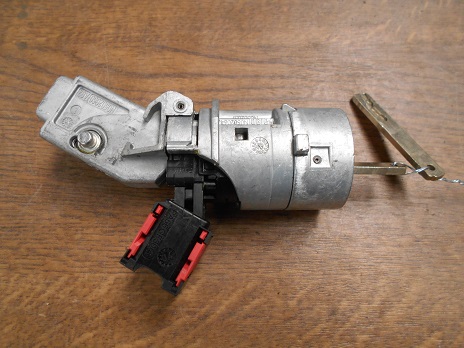 Neiman avec 1 clés
RENAULT Modus 1, Clio 3 
An 09.2004 12.2007
