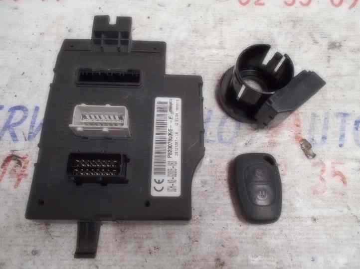 Kit de demarrage 
RENAULT Trafic  (2) 2.0 DCI 115CV
An 05.2010 - 04.2015

Tête de clé + antenne

Calculateur Bosch 
0281 018 497 

UCH N3 G2005 X83
P820079??95