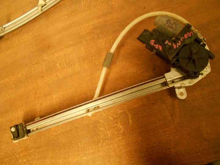 Leve Vitre Ar Droit
RENAULT Laguna (2)
An 11.2000 - 03.2005

Modèle avec Temic

