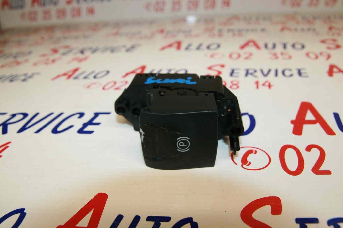 Bouton(s) Electrique Frein à Main RENAULT Scenic 3 Phase 1
07.2009

Cliquez sur la photo pour l'agrandir