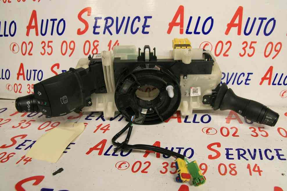 Commodo RENAULT Scenic 3 Phase 2 1.6 dCi 130CV
07.2012

Référence :
25552254PR
255670019R-C