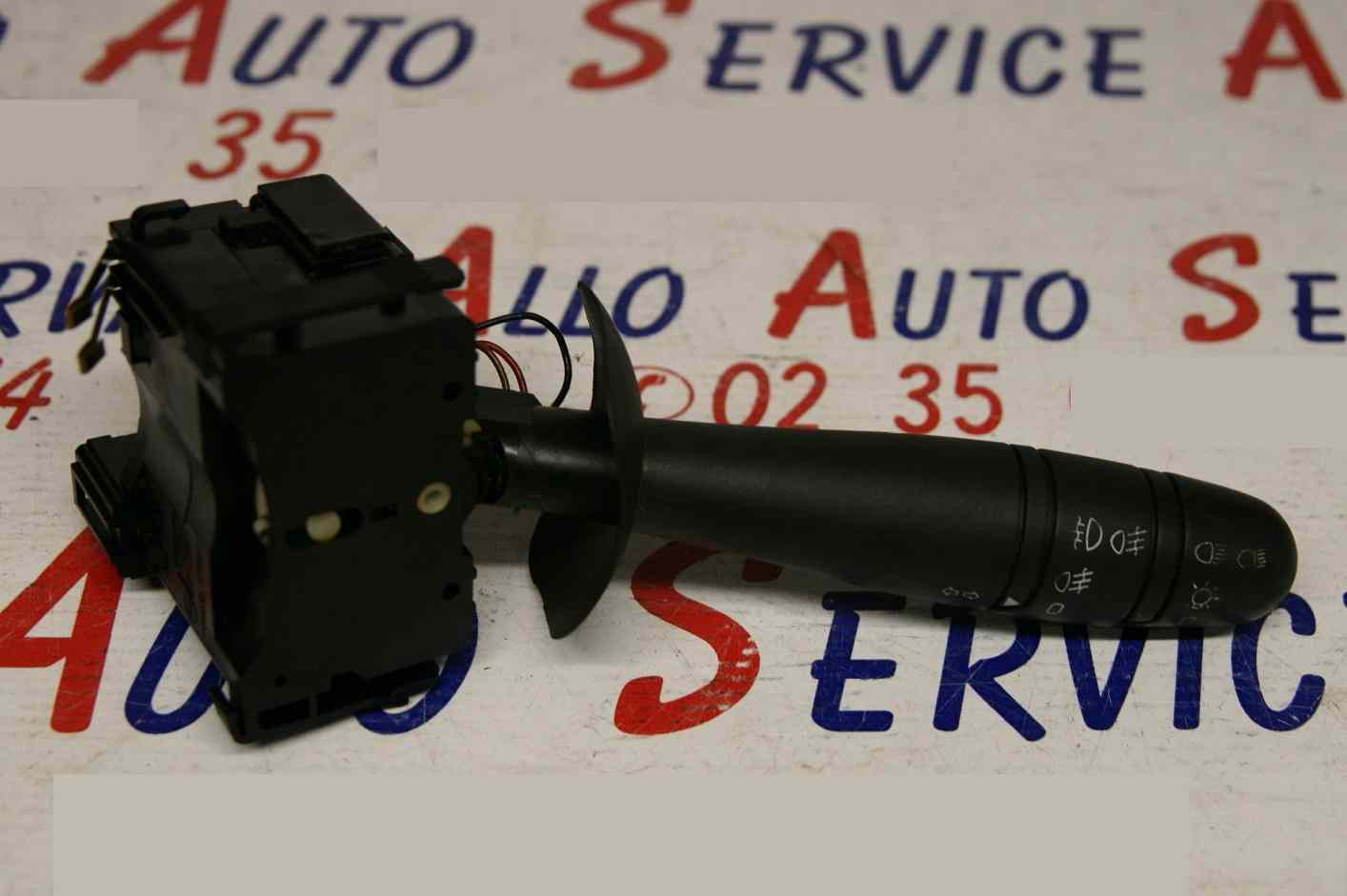 Commodo Phare RENAULT Espace 4 Phase 1
06.2004

Référence :
8200012245
34447701AX
6E4 SLEC3