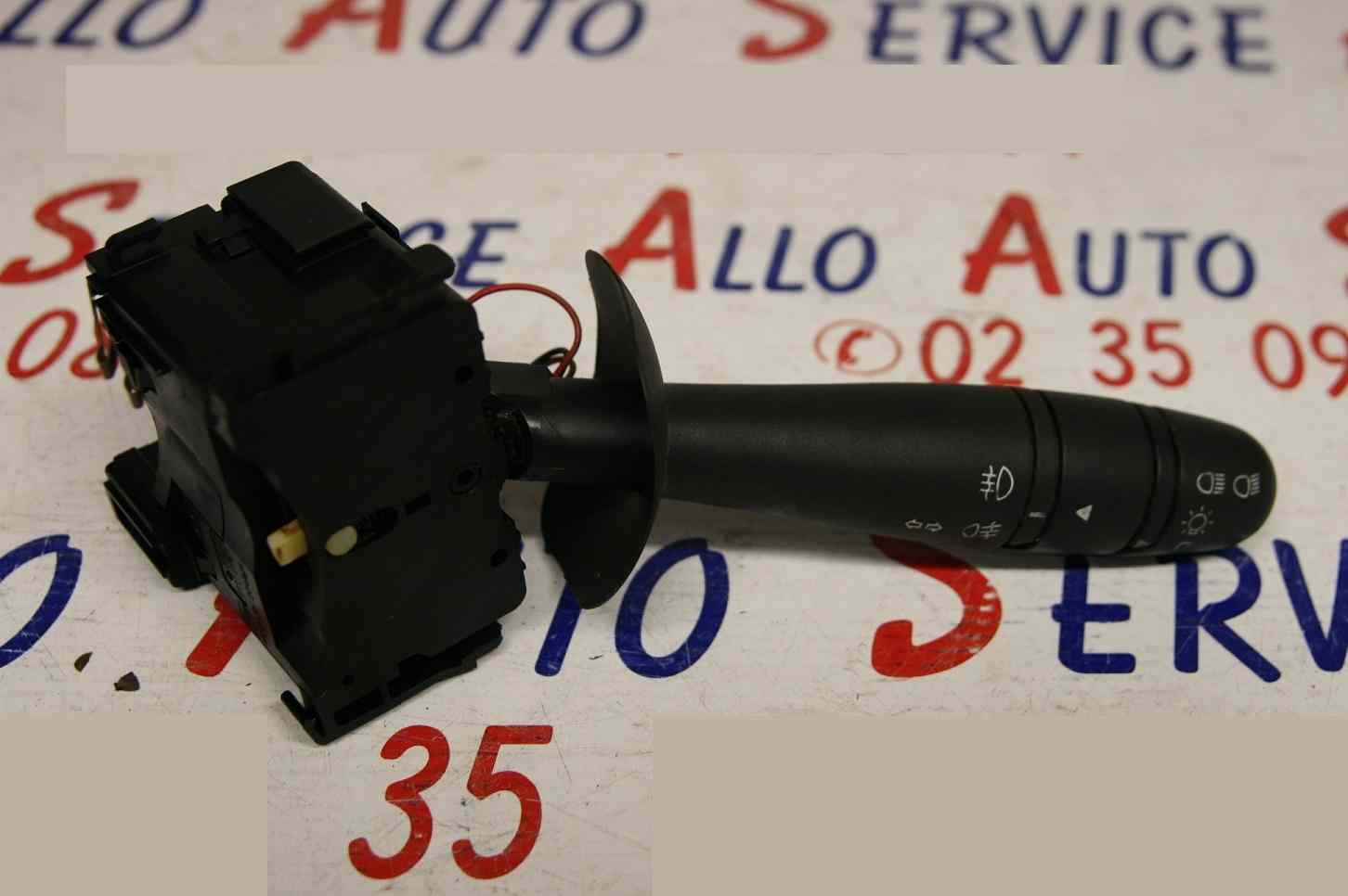 Commodo Phare RENAULT Espace 4 Phase 1
03.2004

Référence :
8200328896
34576901AY
29H5 LMEN3