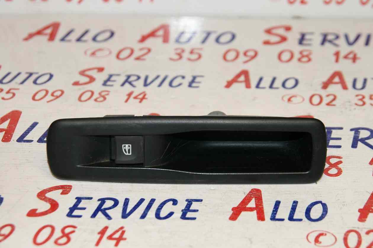 Bouton Leve Vitre Arriere Gauche RENAULT Scenic 3 Ph2
07/2012>2013-03


