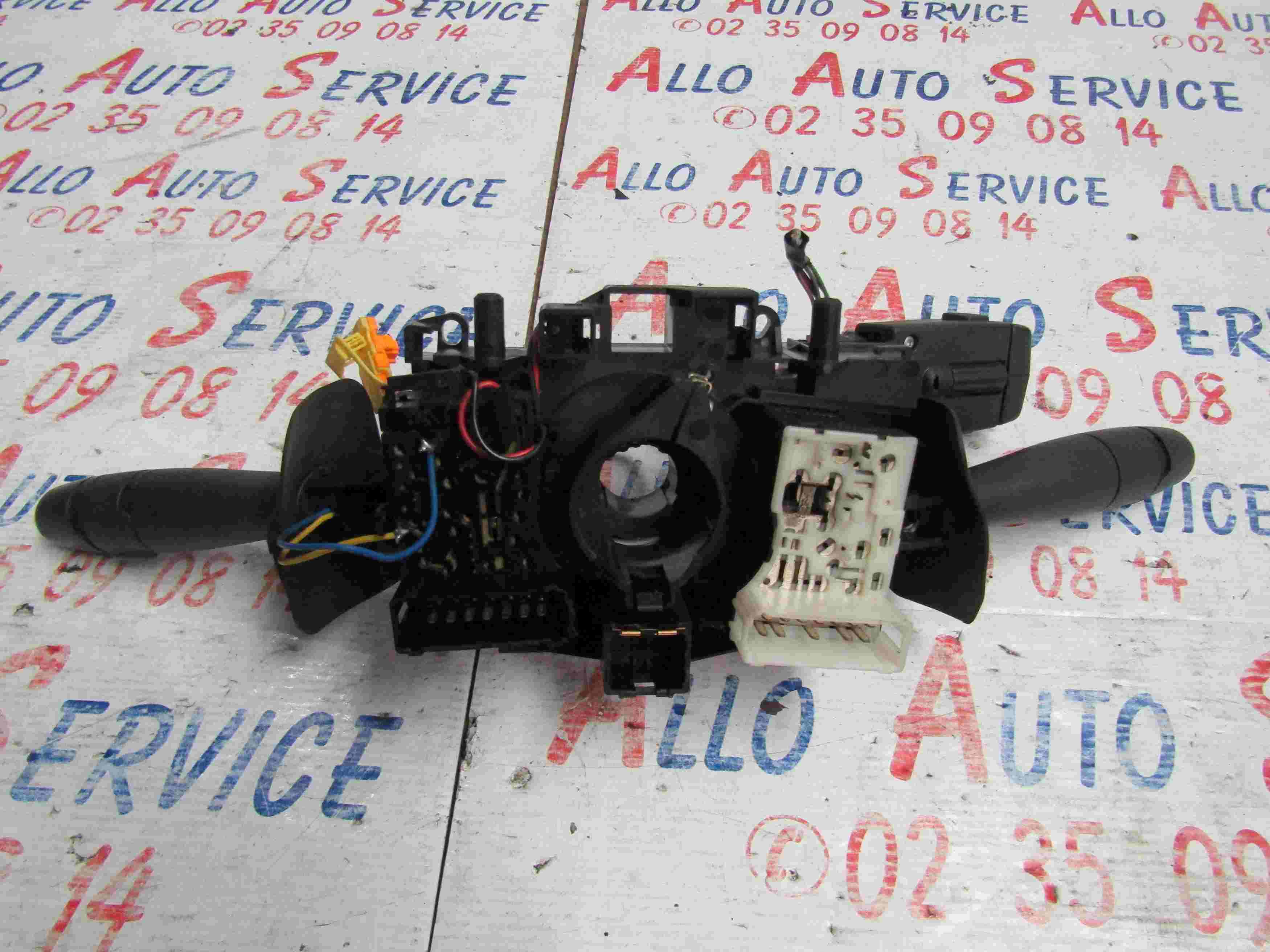 Commodo
RENAULT Clio 2 Phase 2
04.2003

Référence :
820058670