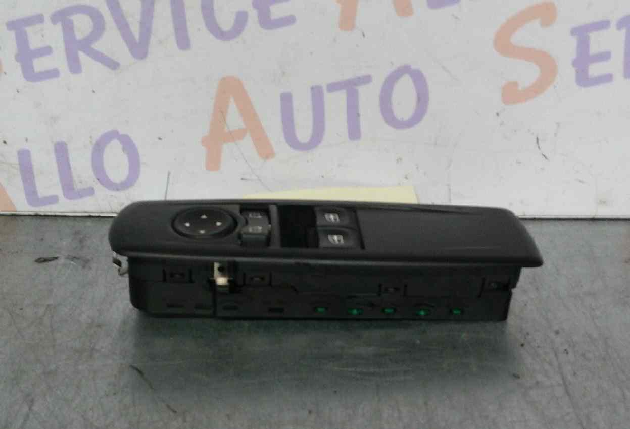 Bouton Leve Vitre Gauche RENAULT Megane 3 PHASE 1 COUPE

MILLESIME 08/2010

