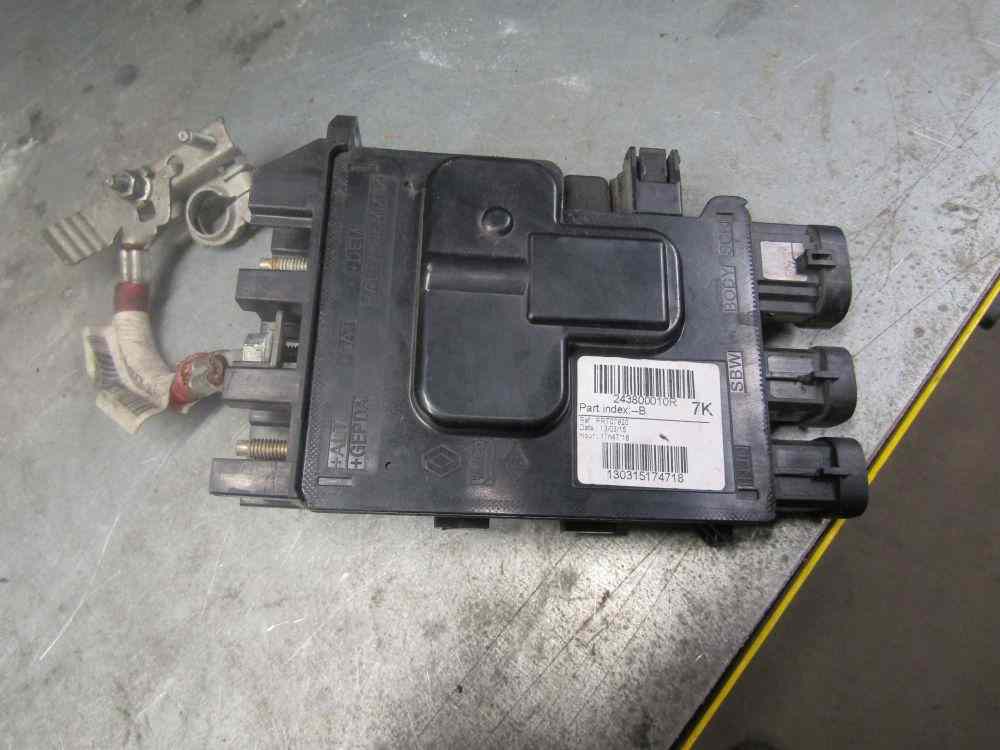 Boitier fusibles 
RENAULT Scenic III PHASE 3 1.2I-16V TURBO TCE 130

REF: 243800010R

