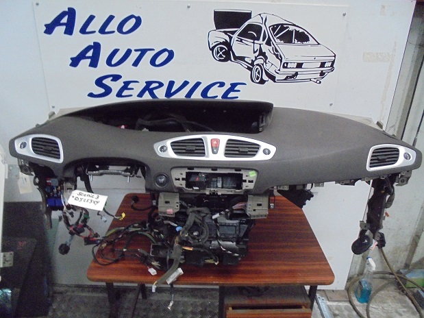 Planche de Bord 
RENAULT Scenic 3 1.9 DCI 130 CV
An 04.2009 - 11.2011

VF : VF1JZ1SB64447212

Frais de port sur devis