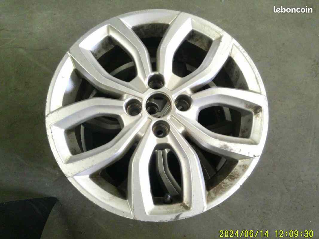 JANTE RENAULT ALU

70 L UNITE
120 LES DEUX
6.5x16
NUMERO FABRICANT : 40300
