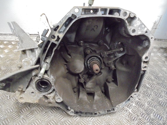 Boite de vitesses 
RENAULT Scenic 2 1.5 DCI 100CV
An 06.2003 - 09.2006

Type boite : JR5110
139 000 Km

Garanti(e) 3 mois

Frais de Port sur devis