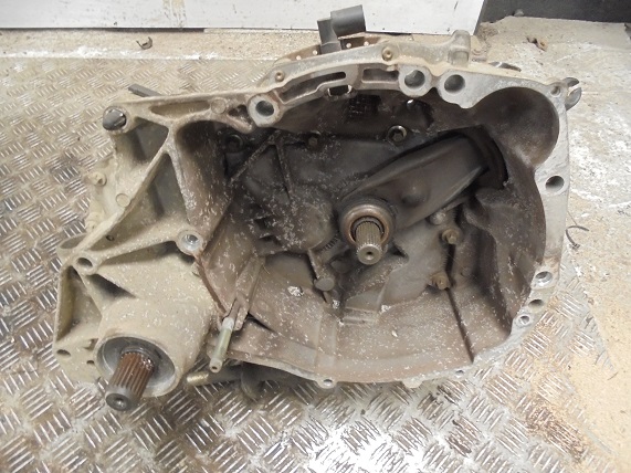 Boite de vitesses 
RENAULT Clio 2 1.2 60CV
An 06.2001 - 06.2004

Type boite : JB1514
141 000 Km / 132 000 Km

Garanti(e) 3 mois

Frais de Port sur devis