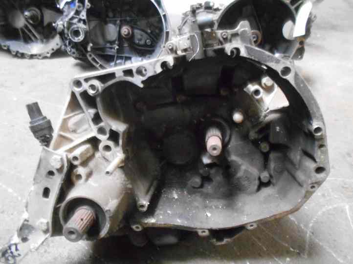 Boite de vitesses 
RENAULT Clio (2) 1.4 75CV
An03.1998 - 06.2001

Type boite : JB1185 / JB1964
177 000 Km

Garanti(e) 3 mois

Frais de Port sur devis