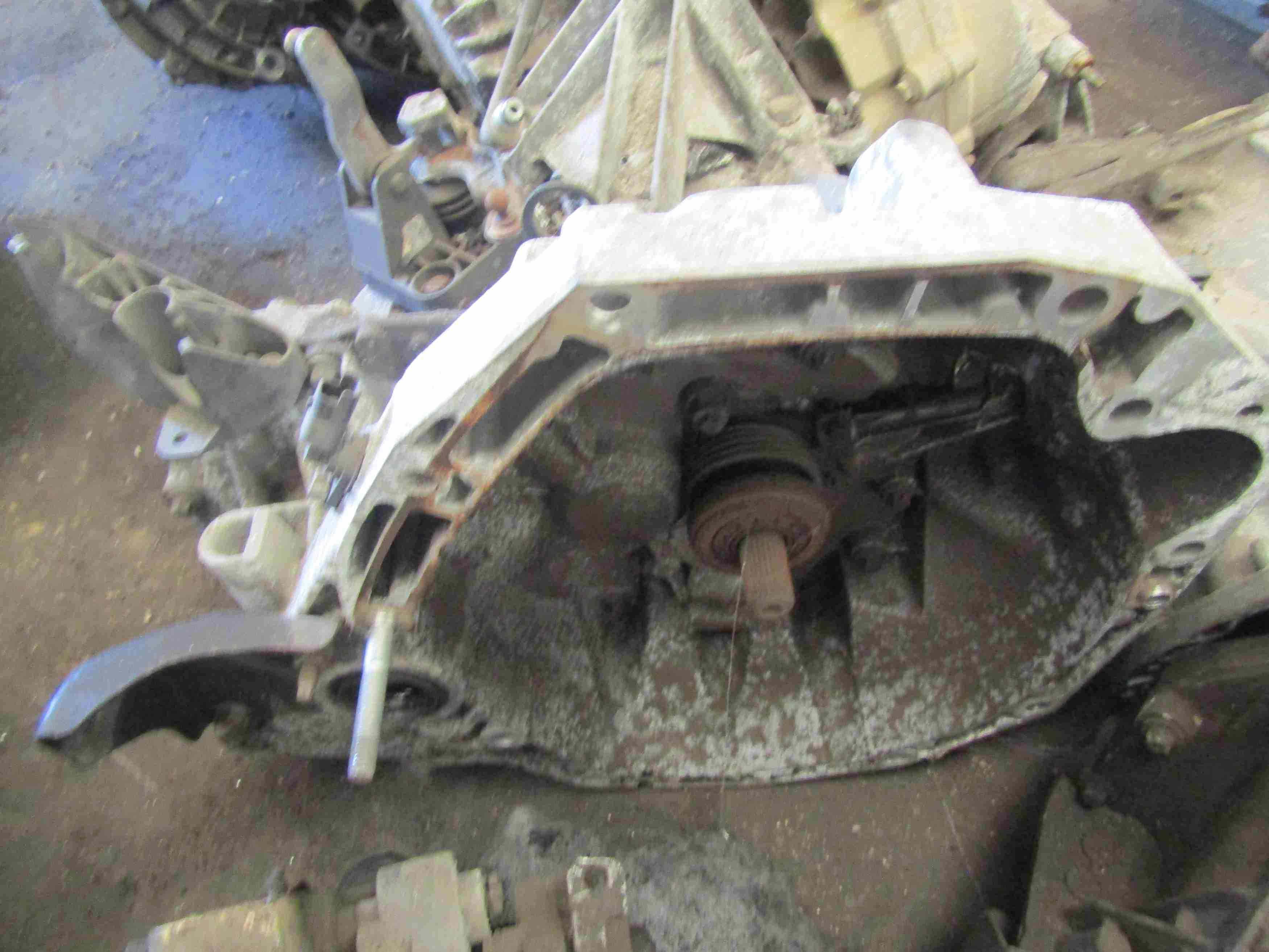 Boite de vitesses 
RENAULT Clio 3 Phase 1 1.5dci 85CV

Type boite : JR5128
140000 Km

Garanti(e) 12 mois

Frais de Port sur devis