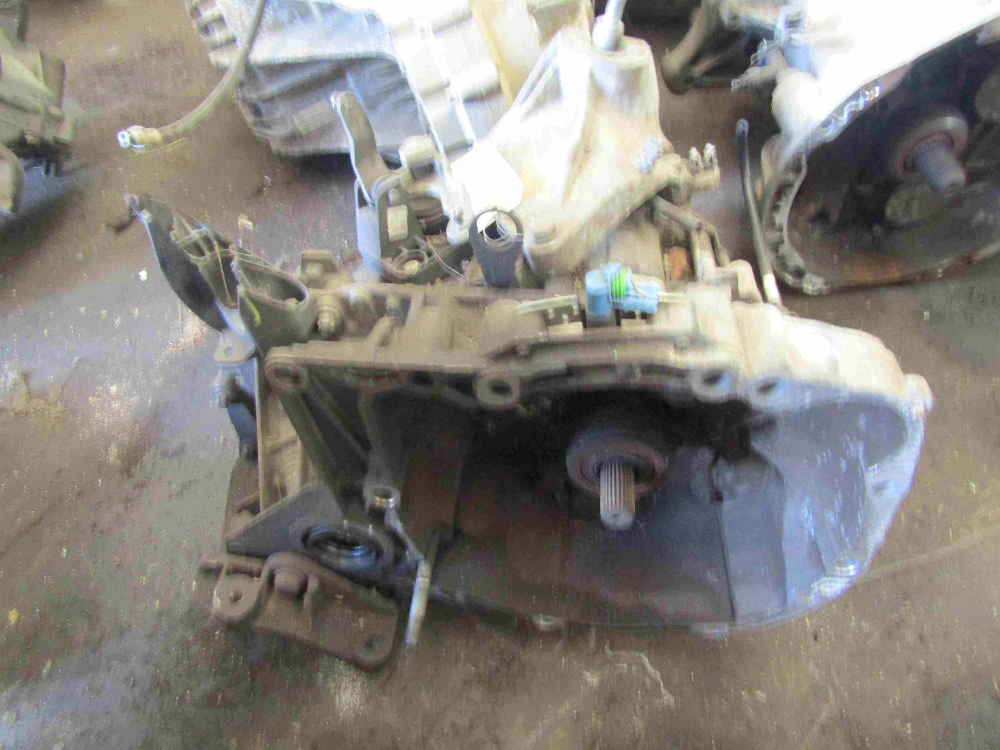 Boite de vitesses 
RENAULT Twingo 2 Phase 1 1.2i 100CV 


Type boite : JH3169 
190000 Km

Garanti(e) 12 mois

Frais de Port sur devis