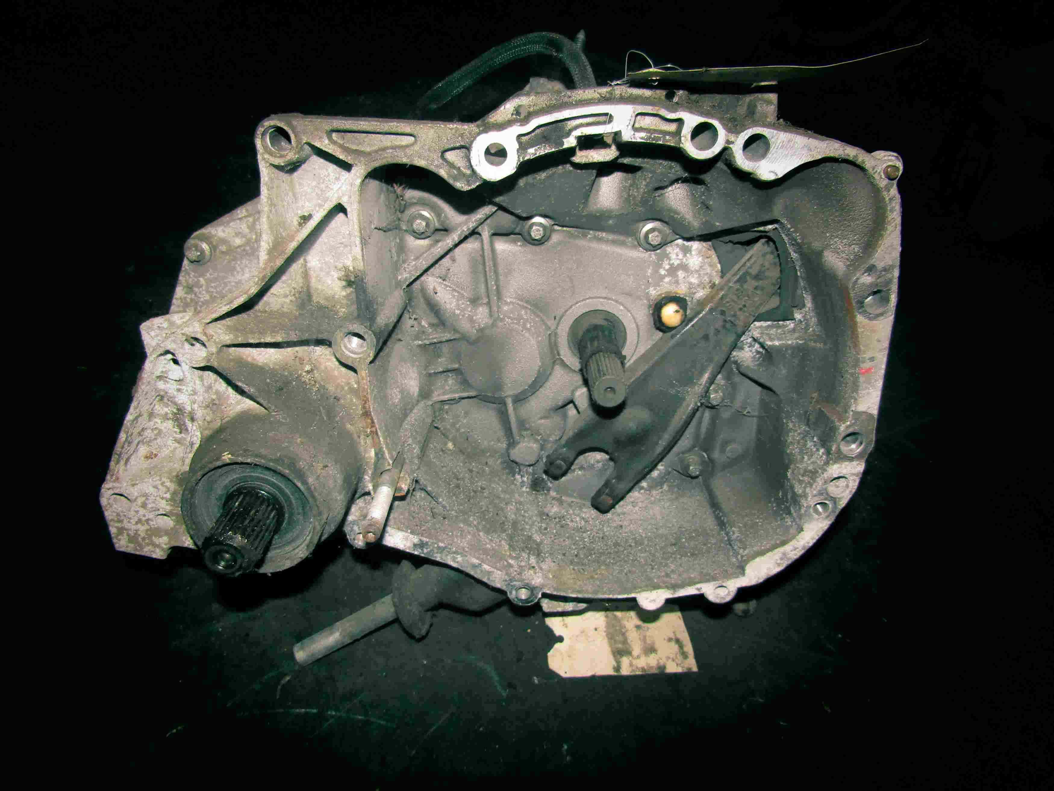 Boite de vitesses 
RENAULT Twingo 2 Phase 1 1.2i 75cv

Type boite : JB1525 
 14 000 Km

Garanti(e) 12 mois

Frais de Port sur devis