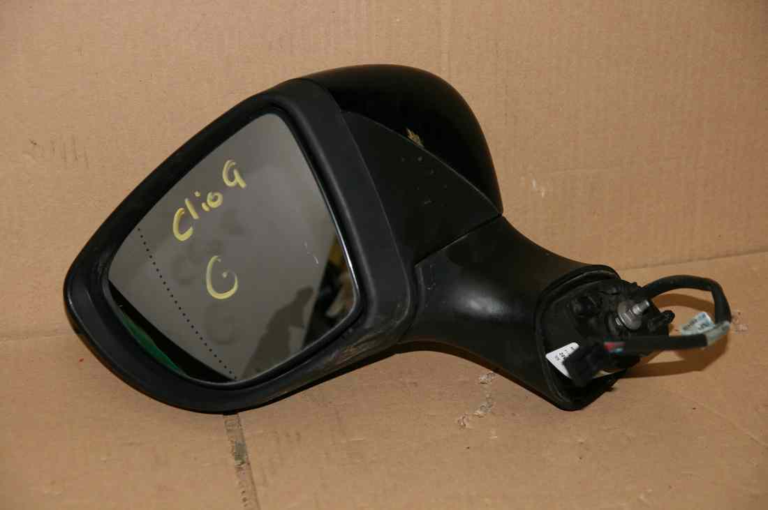 Retro Electrique Gauche RENAULT Clio 4 

Répéteur clignotant fêlé.