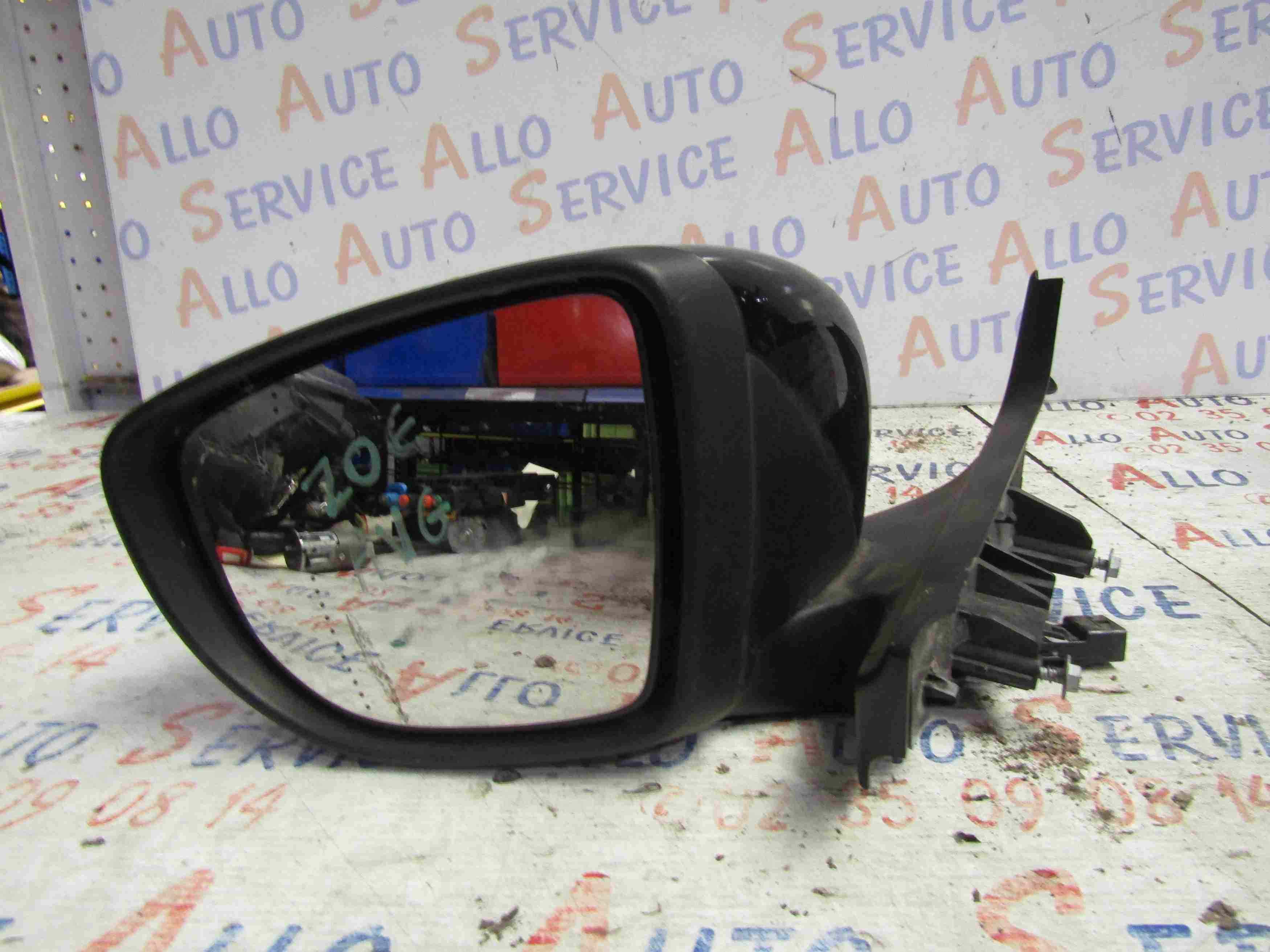 Retro Electrique Gauche
RENAULT Zoé 1 Ze electrique

12.2016
Couleur: Noir 

Frais de port sur devis

