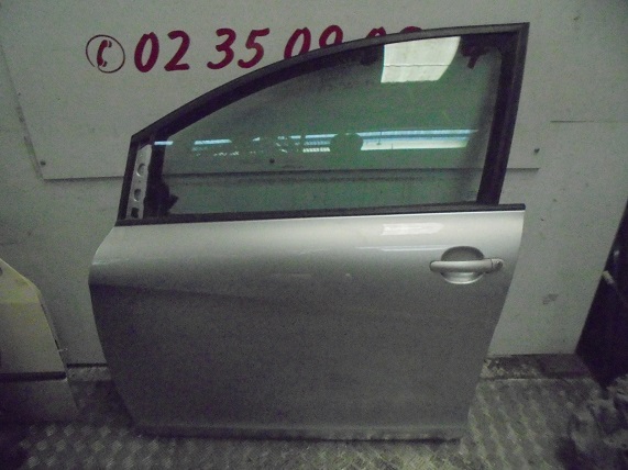 Porte AV Gauche
SEAT Altea (5 portes)
An 04.2004 - 05.2009

Vendue nue
Frais de Port sur devis