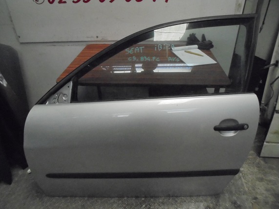 Porte AV Gauche
SEAT Ibiza 3 (6L) 3 portes
An 03.2002 - 03.2006

Vendue nue
Frais de Port sur devis