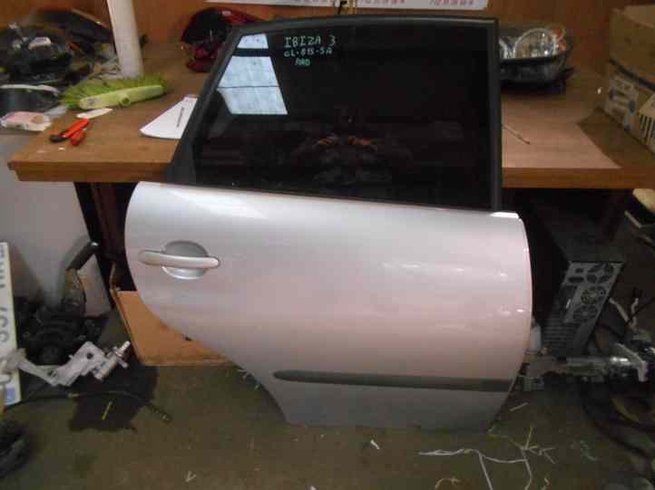 Porte AR Droit
SEAT Ibiza 3 (6L) phase 2
An 03.2006 - 12.2009

Frais de Port sur devis