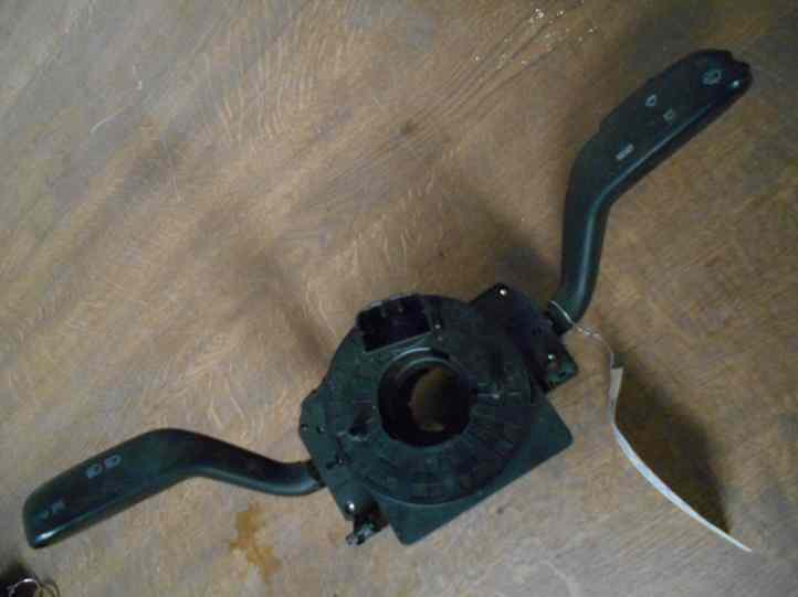 Bloc Commodo 
SKODA Roomster
An 09.2006 - 09.2010

Référence :  
204.143 ATW / 7H0 953 503 BL

